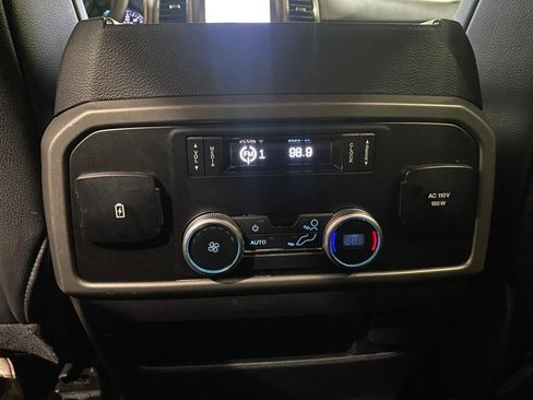 Used 2020 Ford Expedition XLT w/ Equipment Group 202A AWD/4WD image 18