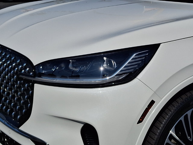 Certified 2025 Lincoln Aviator Black Label AWD/4WD image 9