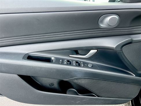 Used 2021 Hyundai Elantra SEL w/ Convenience Package image 19