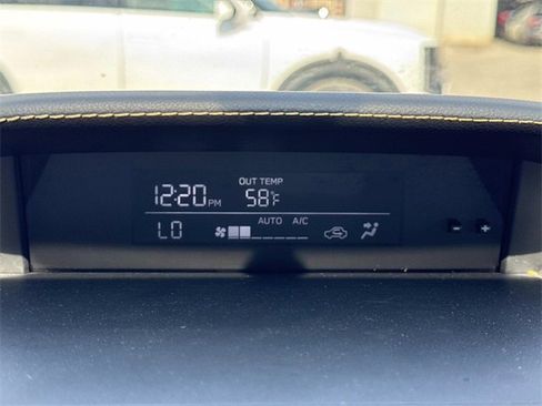 Used 2022 Subaru Crosstrek 2.5i Sport w/ Moonroof Package image 21