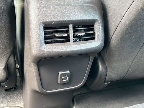 Used 2024 Chevrolet Equinox LS FWD image 11