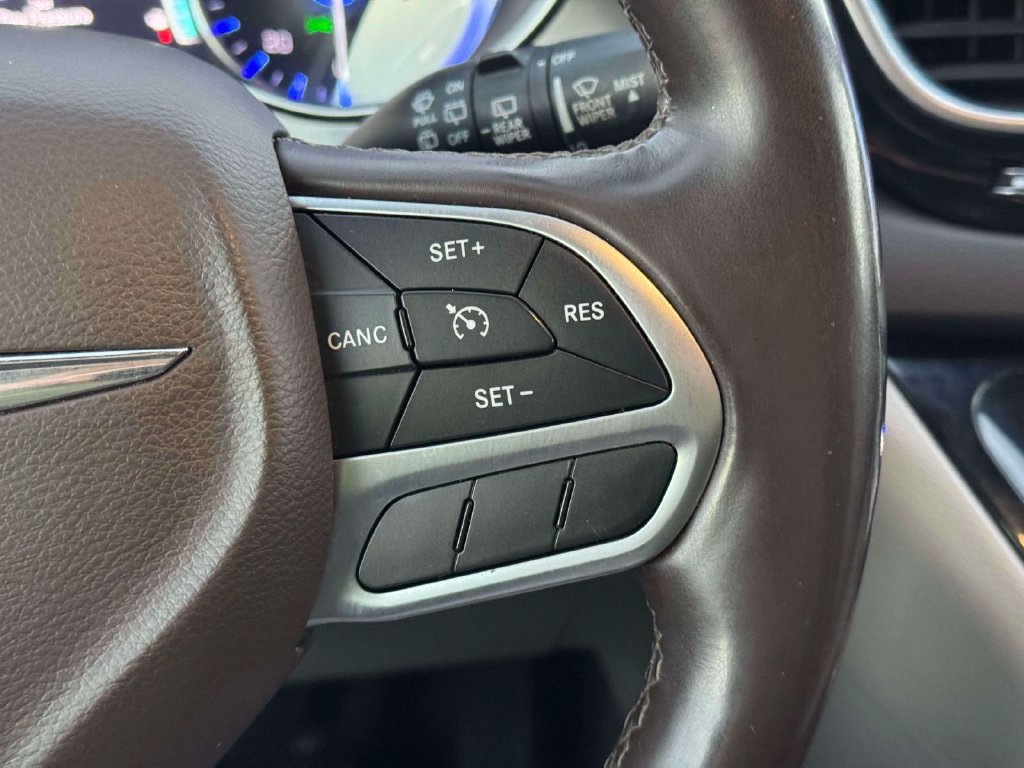 Used 2017 Chrysler Pacifica Touring-L Plus FWD image 24