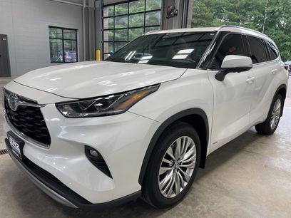 Used 2024 Toyota Highlander Platinum
