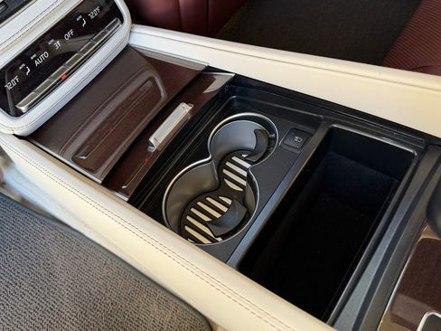 Used 2023 Mercedes-Benz Maybach GLS 600 4MATIC image 43