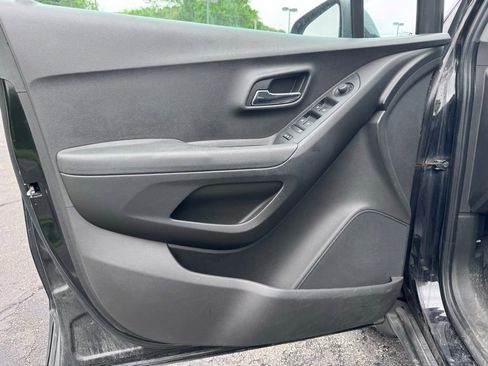 Used 2018 Chevrolet Trax LT w/ Redline Edition AWD/4WD image 13