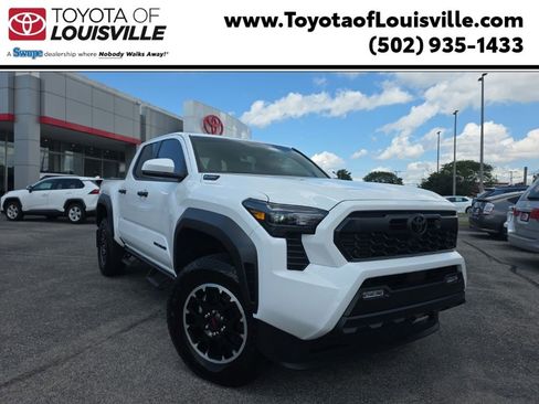 Certified 2025 Toyota Tacoma TRD Off-Road AWD/4WD image 1