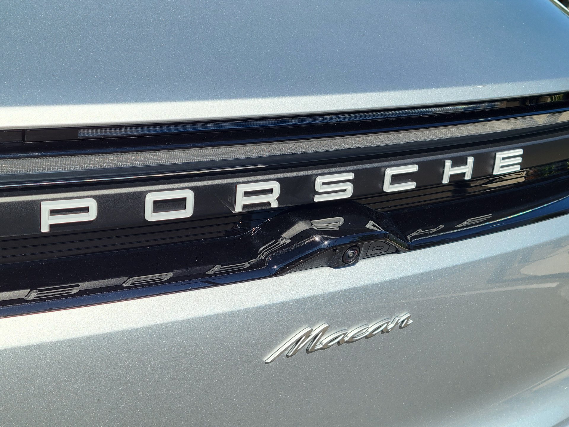 Used 2025 Porsche Macan Electric RWD image 31