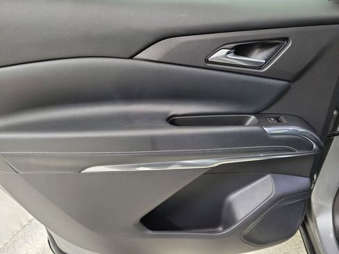 Certified 2025 Chevrolet Traverse LT image 18