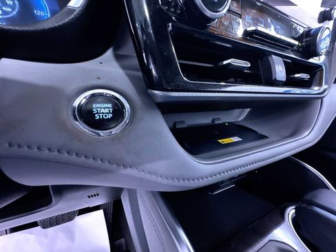Used 2023 Toyota Highlander Platinum image 17