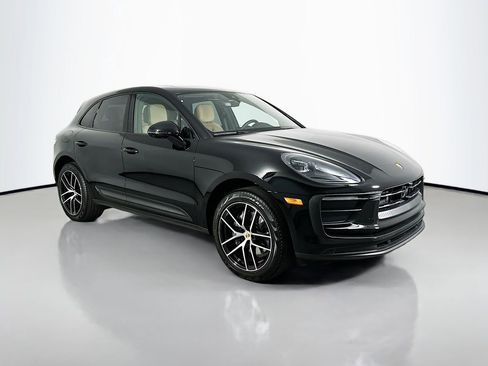 Used 2025 Porsche Macan image 7