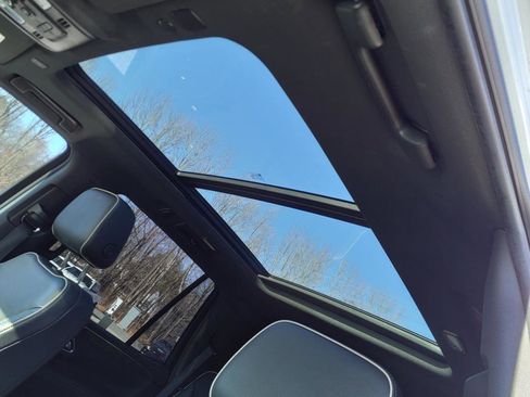 Used 2021 Chevrolet Tahoe Premier w/ Premium Package image 8