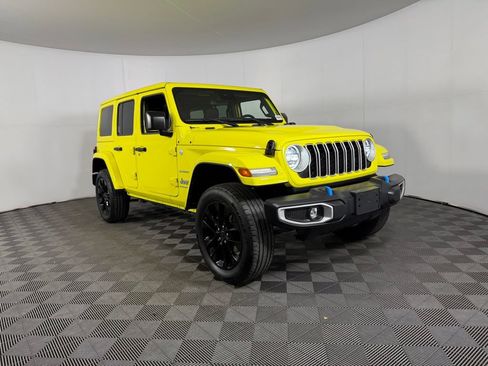 Used 2024 Jeep Wrangler Unlimited Sahara w/ Safety Group AWD/4WD image 5