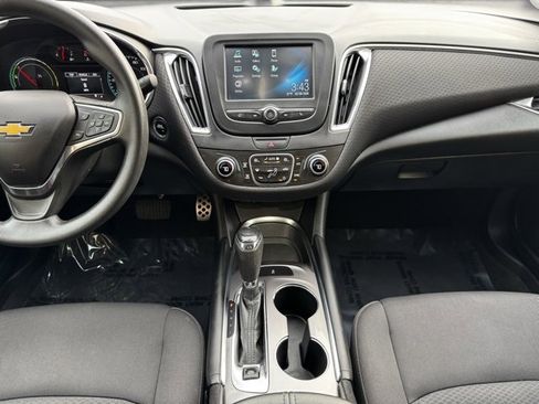 Used 2017 Chevrolet Malibu Hybrid image 2