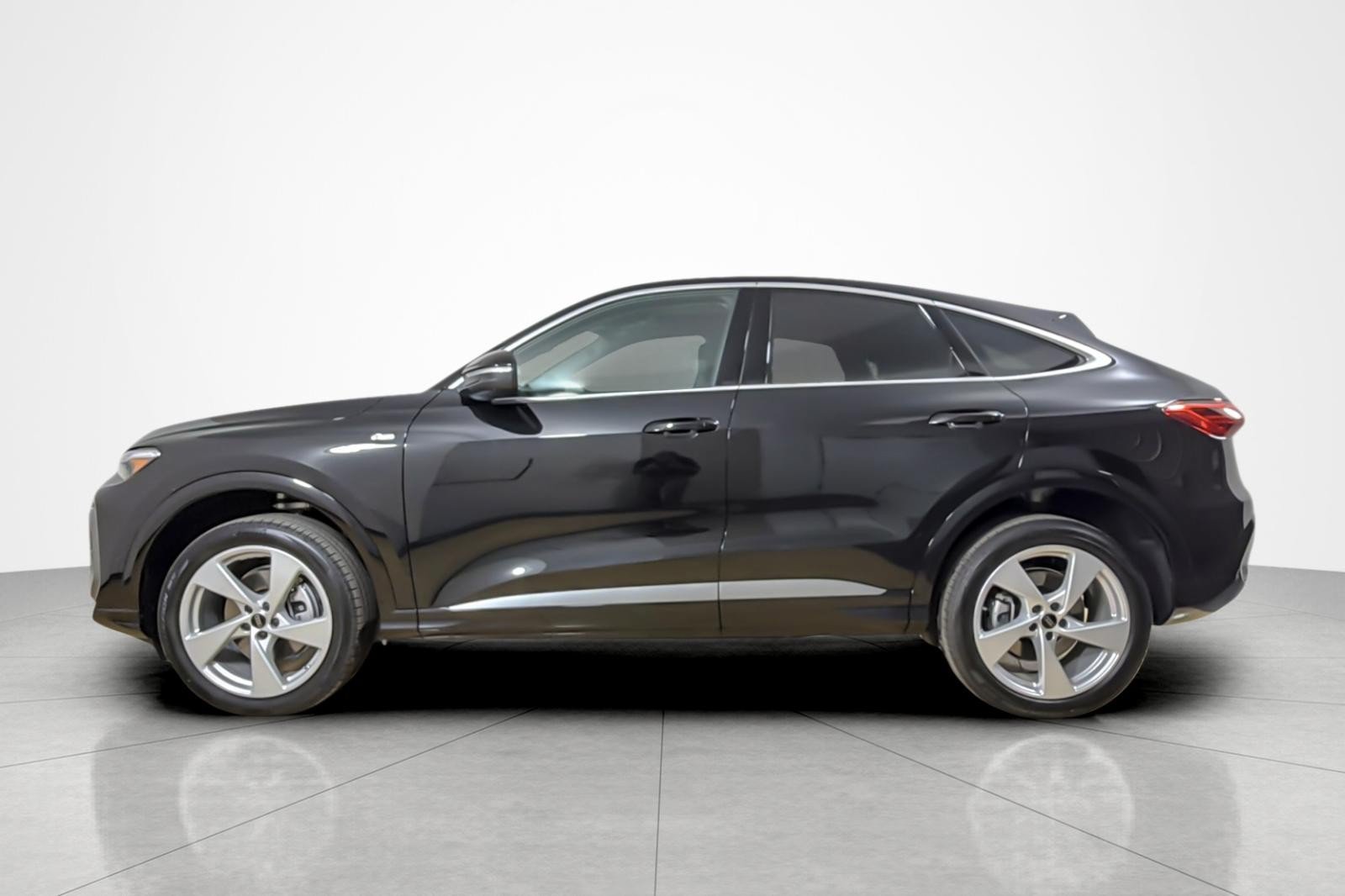 New 2026 Audi Q5 Premium Plus w/ Premium Plus AWD/4WD image 3