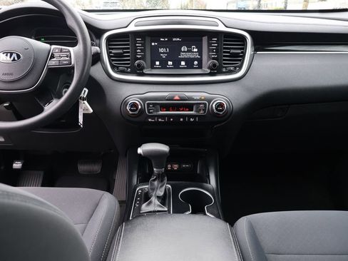 Used 2019 Kia Sorento LX image 24