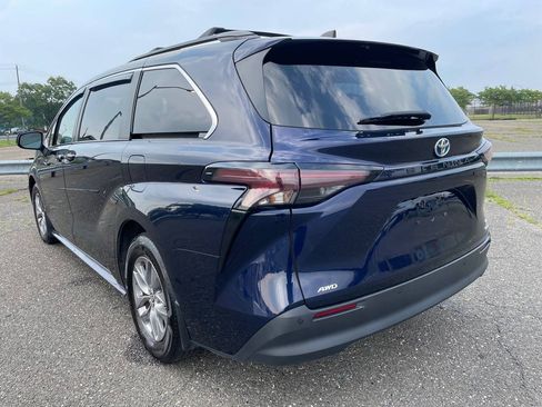 Used 2023 Toyota Sienna XLE AWD/4WD image 10