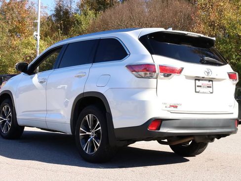 Used 2016 Toyota Highlander XLE image 3