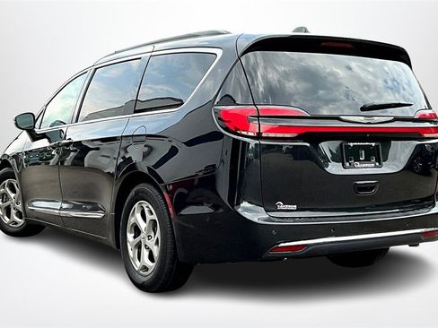 Used 2022 Chrysler Pacifica Limited image 4