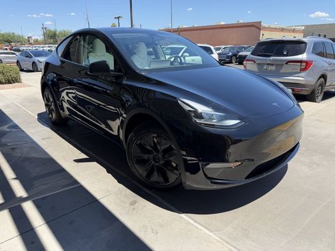 Used 2024 Tesla Model Y 2WD image 6