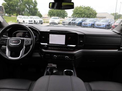 Used 2025 GMC Sierra 1500 SLT AWD/4WD image 14