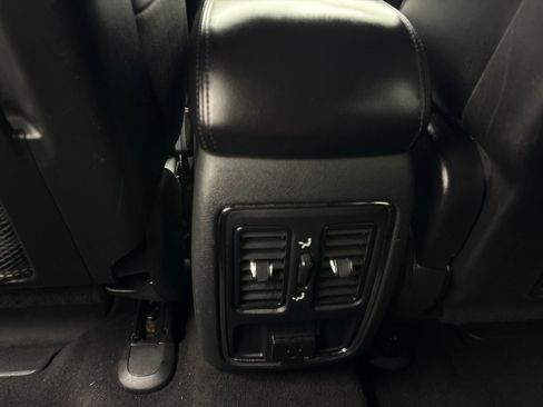 Used 2019 Jeep Grand Cherokee Altitude RWD image 35
