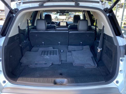 Certified 2025 Nissan Pathfinder SL FWD image 9