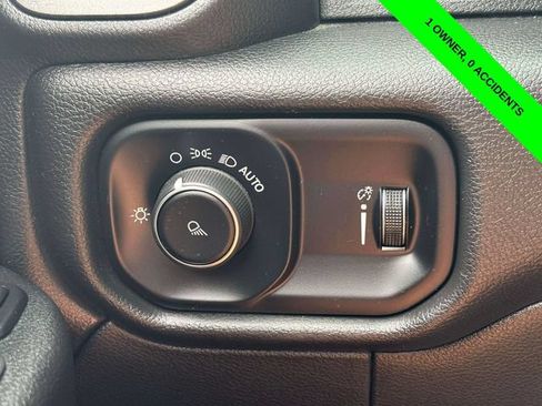 Used 2024 RAM 2500 Tradesman w/ Chrome Appearance Group AWD/4WD image 11