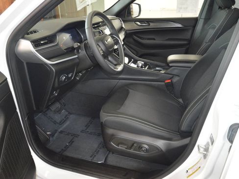 Used 2025 Jeep Grand Cherokee Laredo X w/ Luxury Tech Group I AWD/4WD image 26