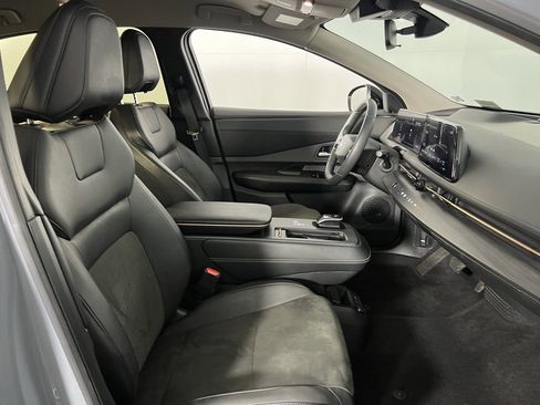 Used 2024 Nissan Ariya FWD image 33
