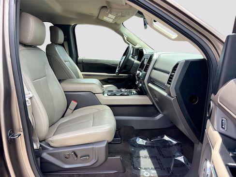 Used 2018 Ford Expedition XLT w/ Equipment Group 202A RWD image 28