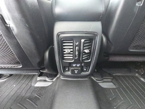 Used 2020 Jeep Grand Cherokee Limited w/ Luxury Group II image 24