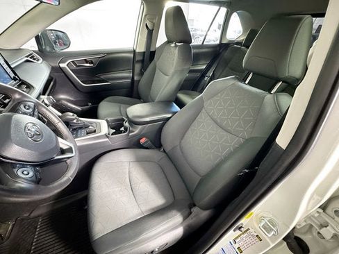 Used 2021 Toyota RAV4 XLE w/ Convenience Package AWD/4WD image 17