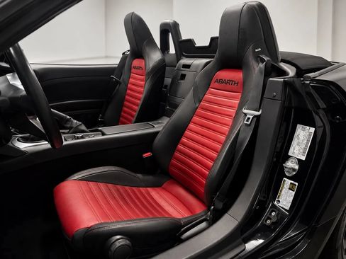 Used 2018 FIAT 124 Spider Abarth w/ Convenience Group RWD image 12