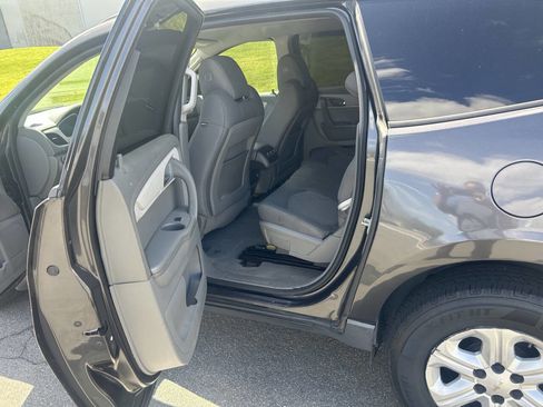 Used 2016 Chevrolet Traverse LS FWD image 7