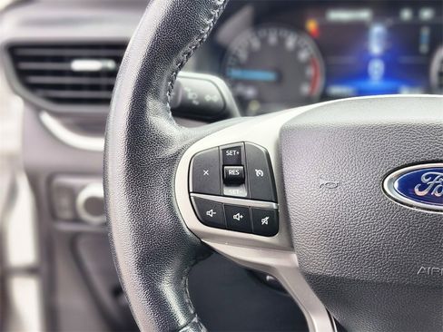 Used 2022 Ford Explorer XLT image 29