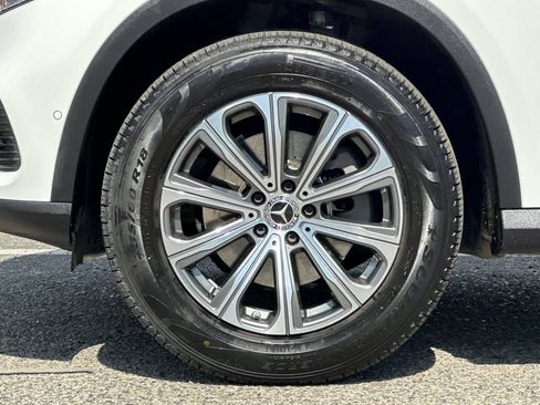 Used 2024 Mercedes-Benz GLC 300 w/ Winter Package image 26