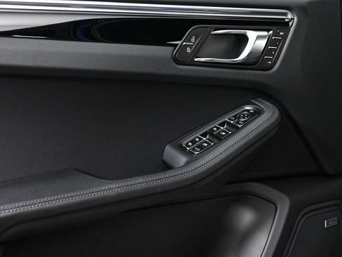 Used 2025 Porsche Macan image 6