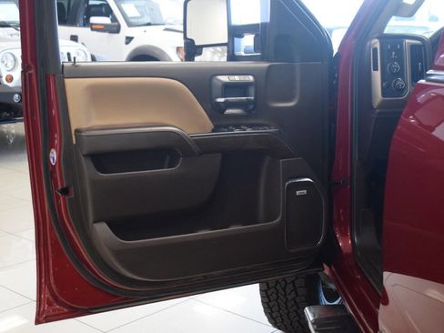 Used 2018 GMC Sierra 2500 Denali w/ Duramax Plus Package AWD/4WD image 43