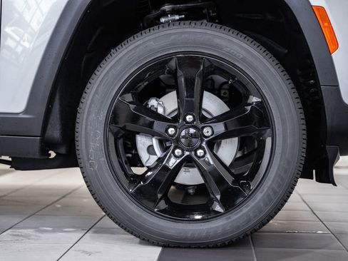 New 2025 Jeep Grand Cherokee Altitude image 15