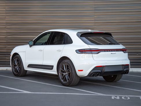 Certified 2023 Porsche Macan Turbo AWD/4WD image 3