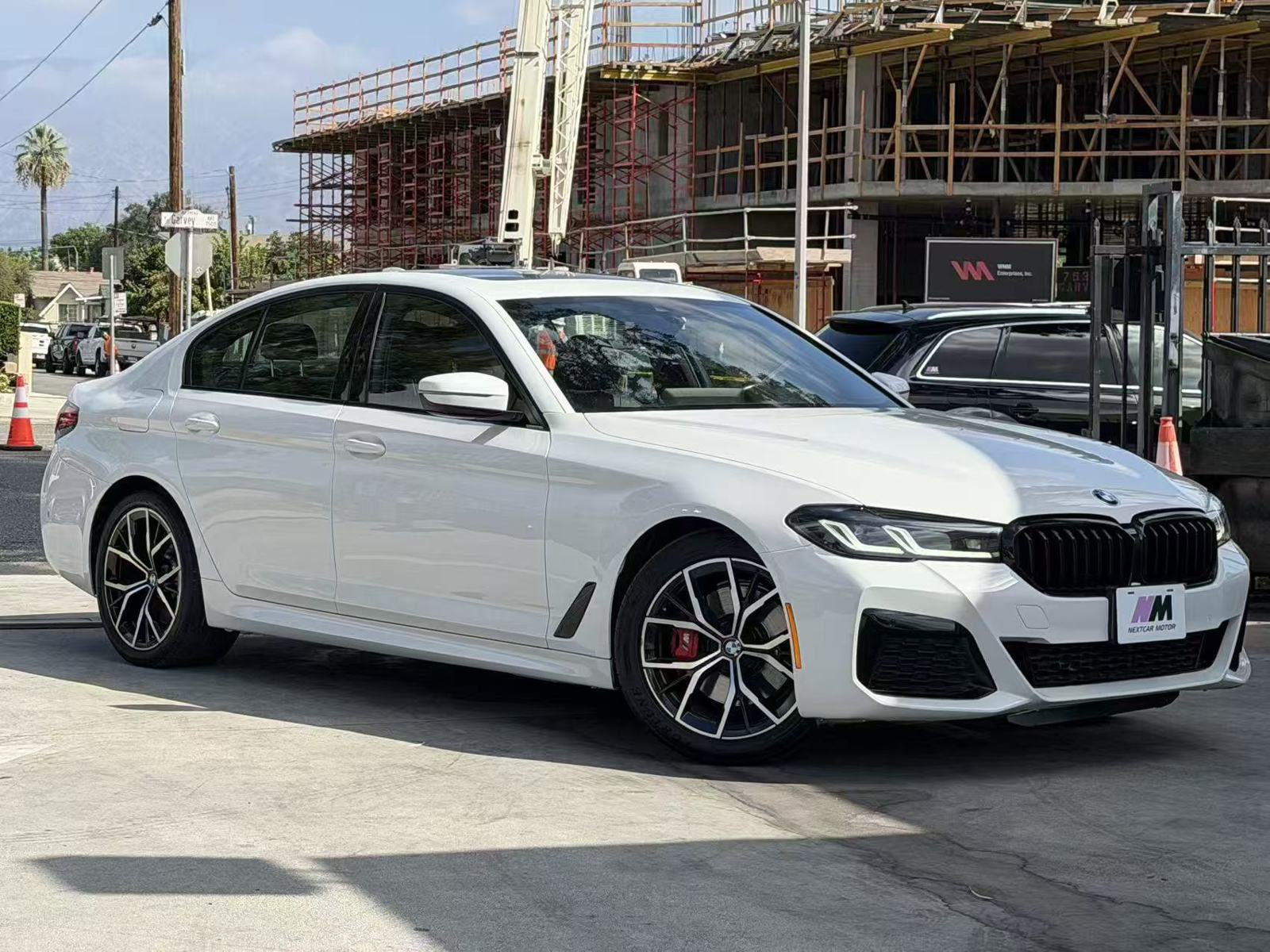 Used 2023 BMW 530i w/ M Sport Package RWD image 4