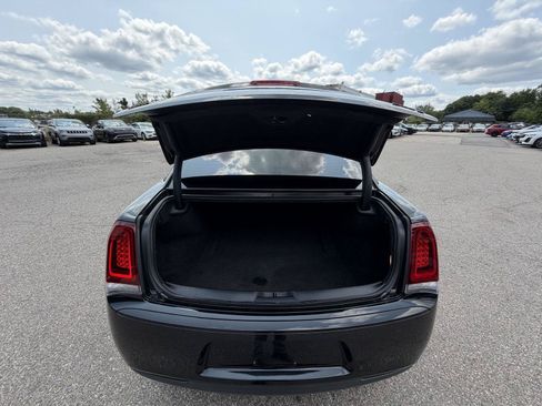 Used 2019 Chrysler 300 S AWD/4WD image 30