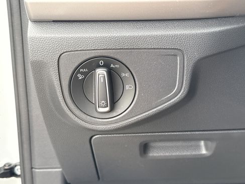 Used 2020 Volkswagen Atlas Cross Sport SE w/ Panoramic Sunroof Package image 18