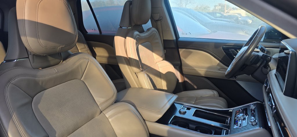 Used 2021 Lincoln Aviator Reserve w/ Equipment Group 202A AWD/4WD image 3