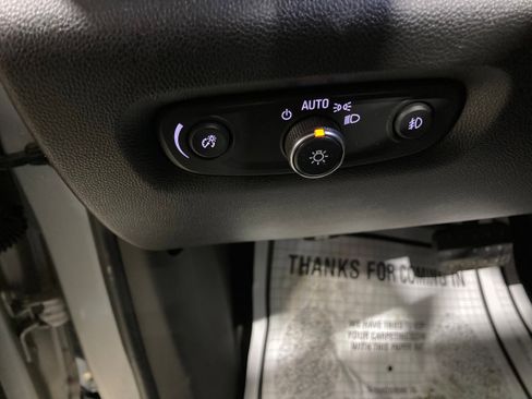 Used 2018 Chevrolet Traverse LT image 24