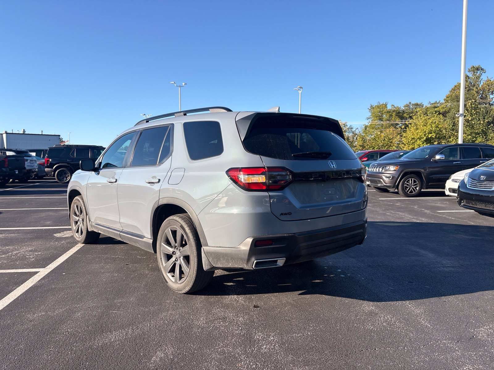 Used 2025 Honda Pilot Sport image 6
