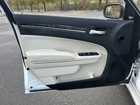 Used 2016 Chrysler 300 C image 60