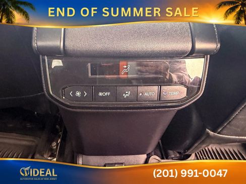 Used 2021 Toyota Highlander LE AWD/4WD image 23