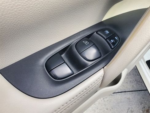 Used 2019 Nissan Rogue Sport SL w/ Premium Package image 20