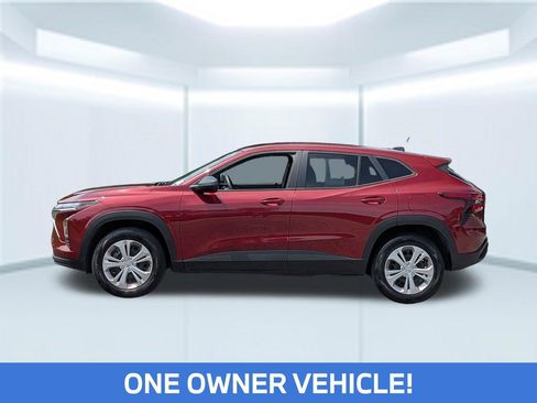 Used 2025 Chevrolet Trax LS FWD image 2